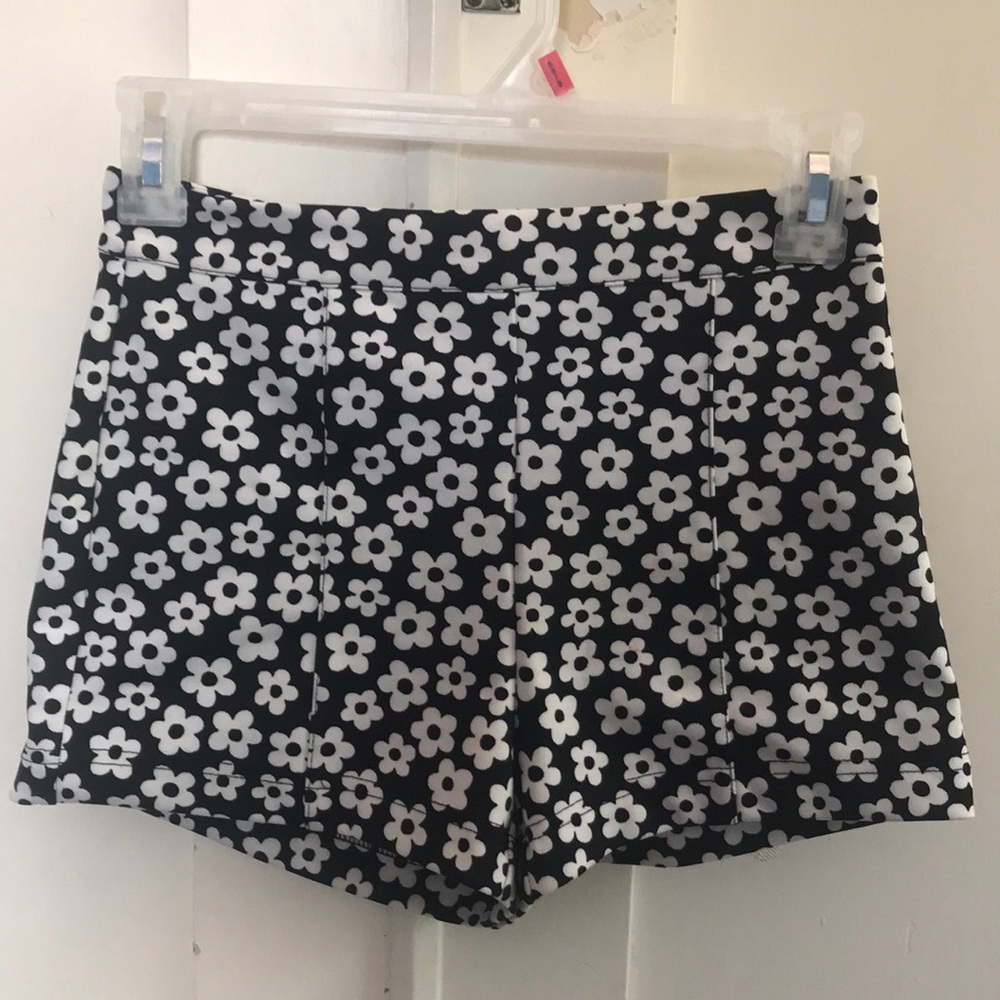 Forever 21 Like new daisy shorts